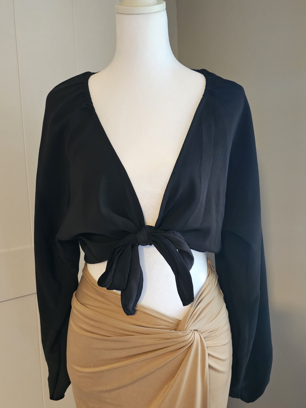 Lulu's Black Tie-Front Crop Top